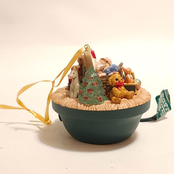 ADORABLE Hallmark Victorian Toy Box Keepsake Ornament Magic Special Edition 1998 - Picture 4 of 9